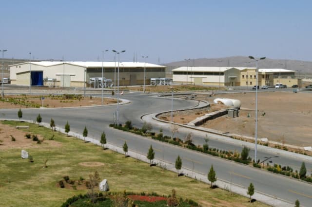 Vista de la planta de enriquecimiento de uranio de Natanz, a 250 km (155 millas) al sur de la capital iraní, Teherán, el 30 de marzo de 2005. (Raheb Homavandi/Reuters).