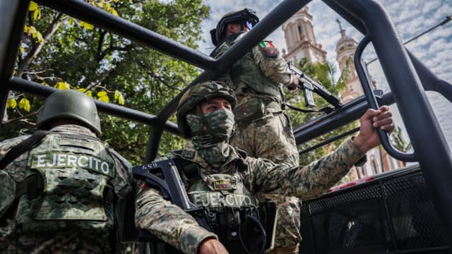 Incautan más de 100,000 pastillas de fentanilo abandonadas en motocicleta en Sinaloa