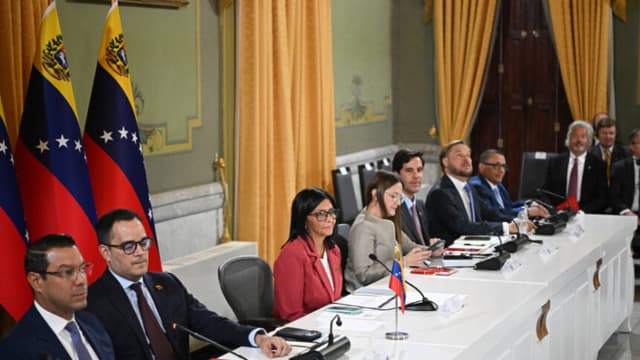 Venezuela firma acuerdo energético con la petrolera británica Shell