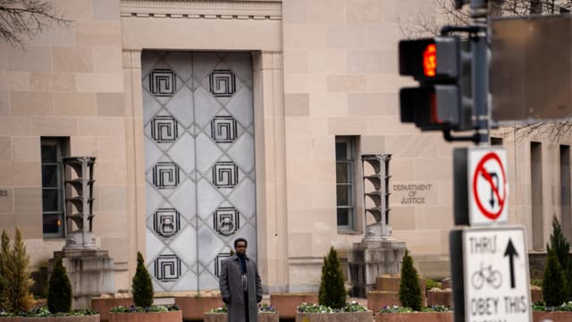 Departamento de Justicia demanda la propiedad de 15 MDD confiscados a magnate petrolero iraní