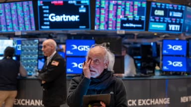 Reseña de Wall Street: Las acciones se desploman ante el aumento del petróleo y el incremento de los rendimientos