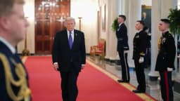 Trump dice que nuevo líder de Irán "no durará mucho" si no es aprobado por EE. UU.