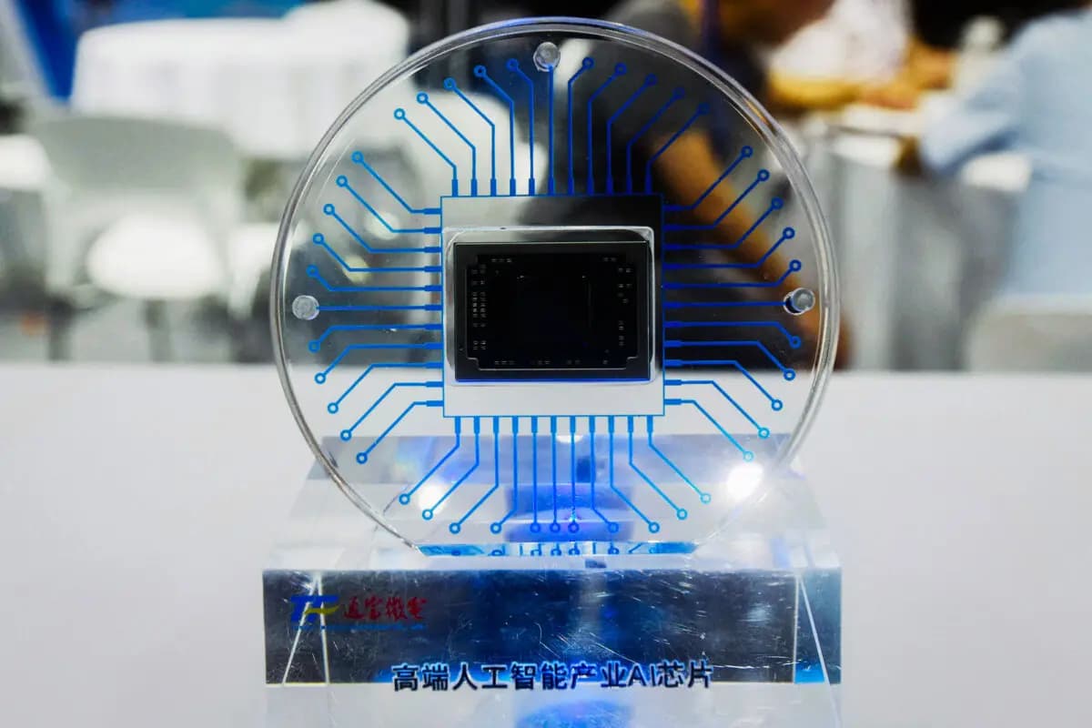 IA fabricado por Tongfu Microelectronics se exhibe en el Congreso Mundial de Semiconductores en Nanjing, China, el 19 de julio de 2023. (AFP vía Getty Images<span style="font-size: 16px;">)</span>