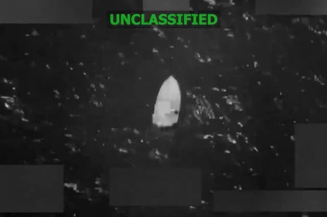 El ejército estadounidense dijo  que llevó a cabo un ataque contra un barco en el Pacífico oriental el 8 de marzo de 2026. (Comando Sur de Estados Unidos)
