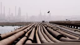 Ataque de Irán a la refinería de Baréin obliga a Bapco a declarar fuerza mayor