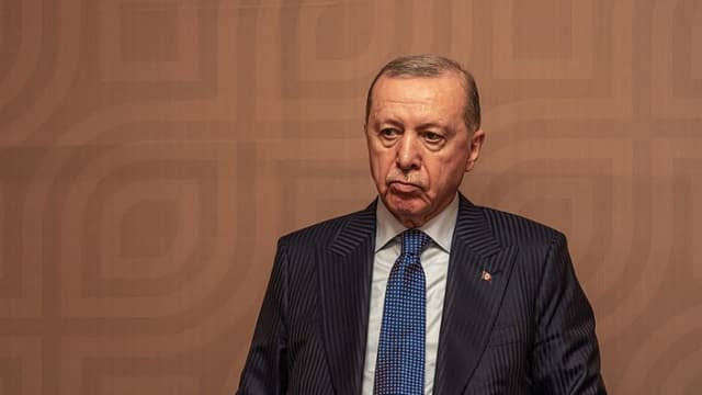 Turquía dice que defensas de la OTAN interceptaron un misil balístico iraní sobre su espacio aéreo