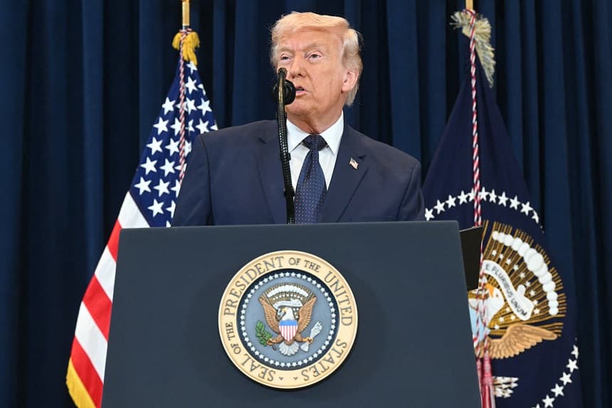 El presidente de Estados Unidos, Donald Trump, habla durante una conferencia de prensa en el Trump National Doral de Miami, Florida, el 9 de marzo de 2026. (SAUL LOEB / AFP a través de Getty Images)
