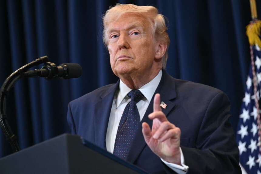 El presidente de Estados Unidos, Donald Trump, habla durante una rueda de prensa en el Trump National Doral de Miami, Florida, el 9 de marzo de 2026. (SAUL LOEB / AFP a través de Getty Images)