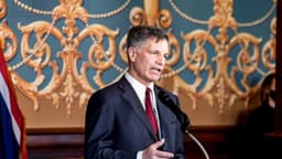 Gobernador de Wyoming firma ley que prohíbe la mayoría de los abortos