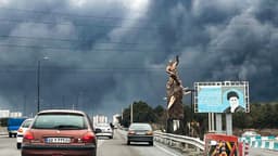 Admon. Trump da señales de que la guerra con Irán termina, mientras los ataques son más intensos