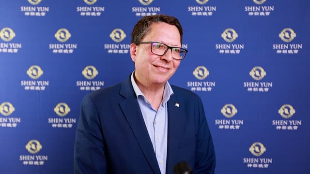 Concejal español decide ver Shen Yun tras intento de interferencia de Beijing: "Un espectáculo muy envolvente"