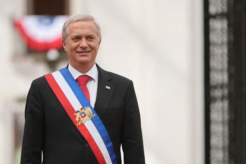 El presidente de Chile, José Antonio Kast, en el palacio presidencial de La Moneda, en Santiago, el 12 de marzo de 2026. (Javier TORRES / AFP a través de Getty Images)