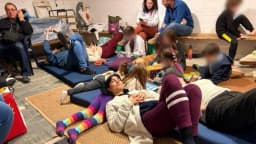 Entre sirenas: La vida en los refugios israelíes bajo el fuego de misiles iraníes