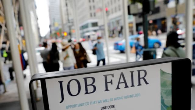 Establecer contactos es clave para conseguir empleo pero Generación Z no se siente preparada: estudio