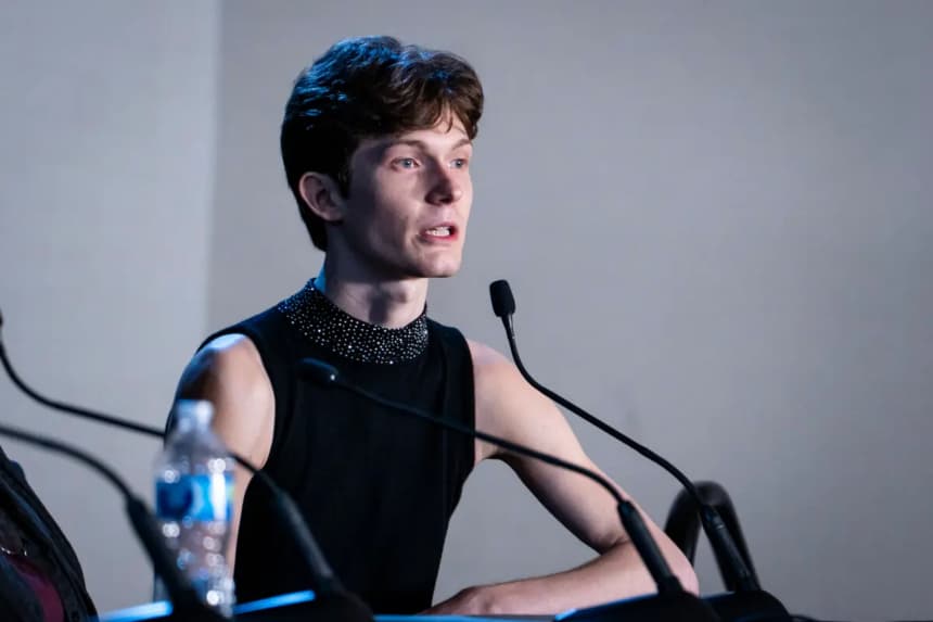 Jonni Skinner habla durante el evento "Genspect: La vida más allá de la transición" celebrado en Washington, el 12 de marzo de 2026. (Madalina Kilroy/The Epoch Times)