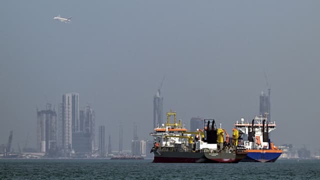 China continúa importando petróleo iraní a través de una ruta "trasera" evitando el estrecho de Ormuz