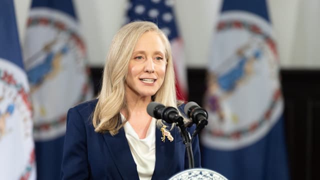 Demócratas de Virginia aprueban agenda con mayoría absoluta, pero levantan la sesión sin presupuesto