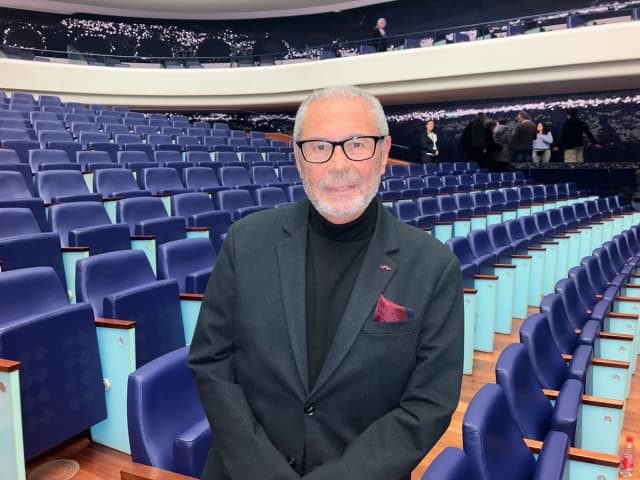 Exprofesor universitario se conmueve con Shen Yun: Debemos intentar salir de este mundo en decadencia