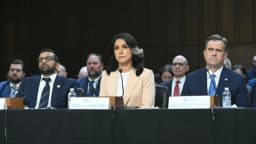 Régimen iraní intacto, pero muy debilitado, dice directora de inteligencia, Tulsi Gabbard