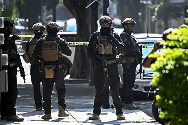Las fuerzas especiales mexicanas montan guardia en Ciudad de México el 18 de diciembre de 2025. (Carl de Souza / AFP vía Getty Images)
