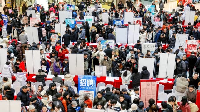 Tasa de desempleo en China alcanza su máximo en 6 meses, además omite muchos problemas: Analistas