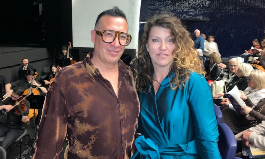 Juan Pablo Bueno Bendicho, propietario de un gimnasio, y Ekaterina Panyukova, directora de una inmobiliaria, asistieron al espectáculo de Shen Yun Performing Arts en el Teatro de la Ópera Reina Sofía de Valencia, España, el 9 de marzo de 2026. (Bartolomé Suau/The Epoch Times)