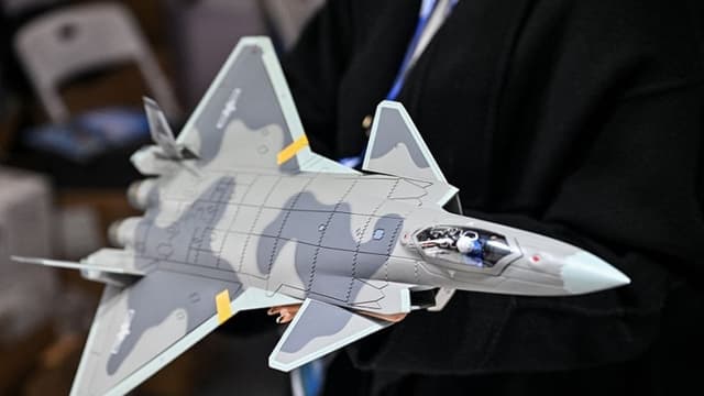 China expulsa al principal diseñador de cazas mientras continúan medidas contra industria de defensa