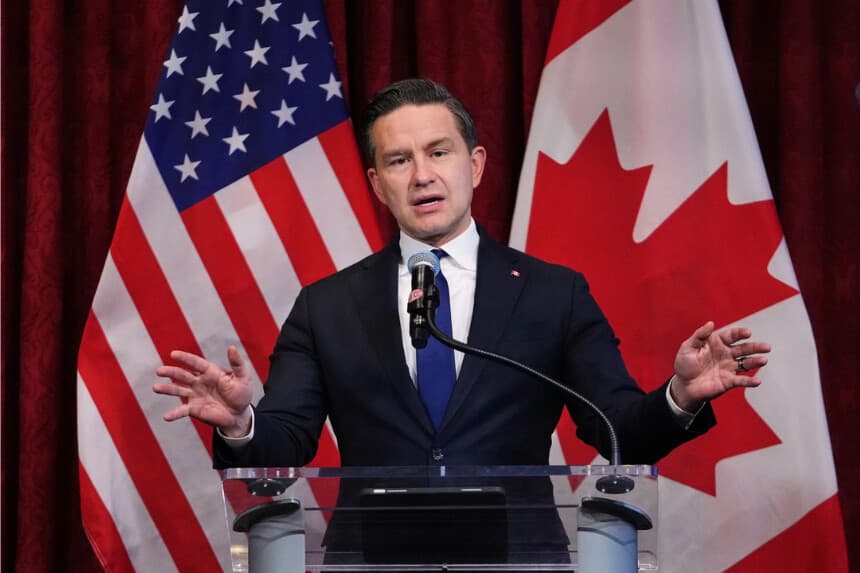 El líder del Partido Conservador, Pierre Poilievre, habla con miembros e invitados del Harvard Club en Nueva York el 19 de marzo de 2026. ( Foto AP/Frank Franklin II)