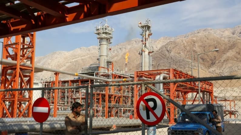 Israel afirma haber atacado el mayor complejo petroquímico de Irán
