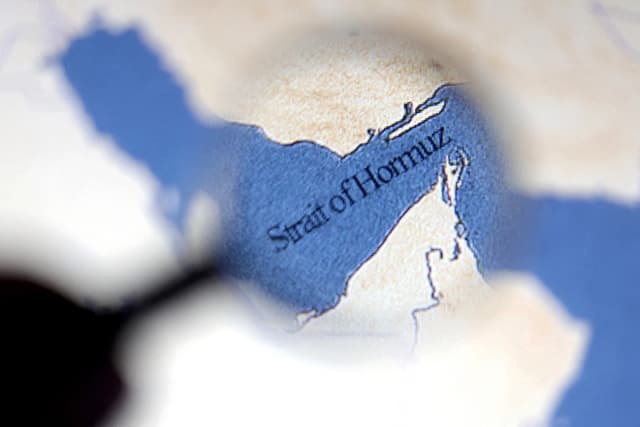 Un mapa que muestra el estrecho de Ormuz, en esta ilustración realizada el 22 de junio de 2025. (Dado Ruvic/Reuters)