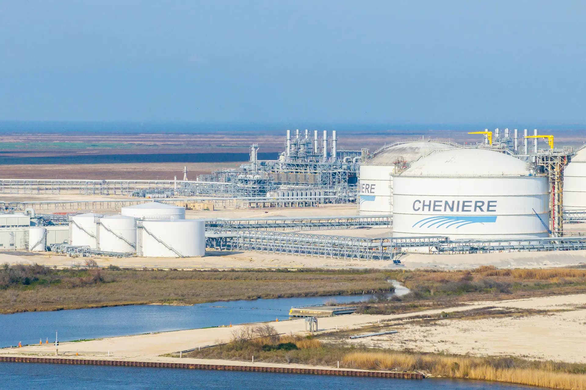 La planta de gas natural licuado de Sabine Pass, propiedad de Cheniere Energy, en Cameron, Luisiana, el 10 de febrero de 2025. (Brandon Bell/Getty Images).