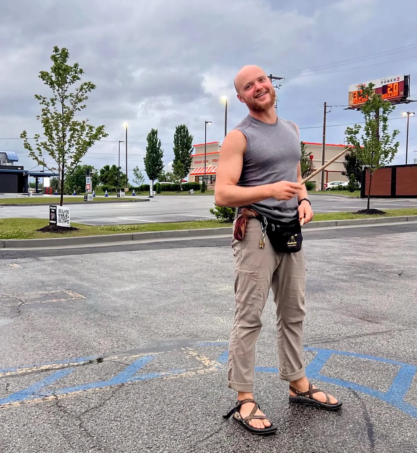 David Moore, de 27 años, posa para una foto en Bowling Green, Kentucky, el 12 de mayo de 2024. Moore dijo que espera establecerse cerca de su familia en Kentucky. (Cortesía de David Moore).