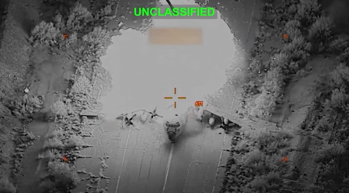 Un objetivo iraní es alcanzado, en un fotograma de un video publicado el 25 de marzo de 2026. (Comando Central de EE. UU.)