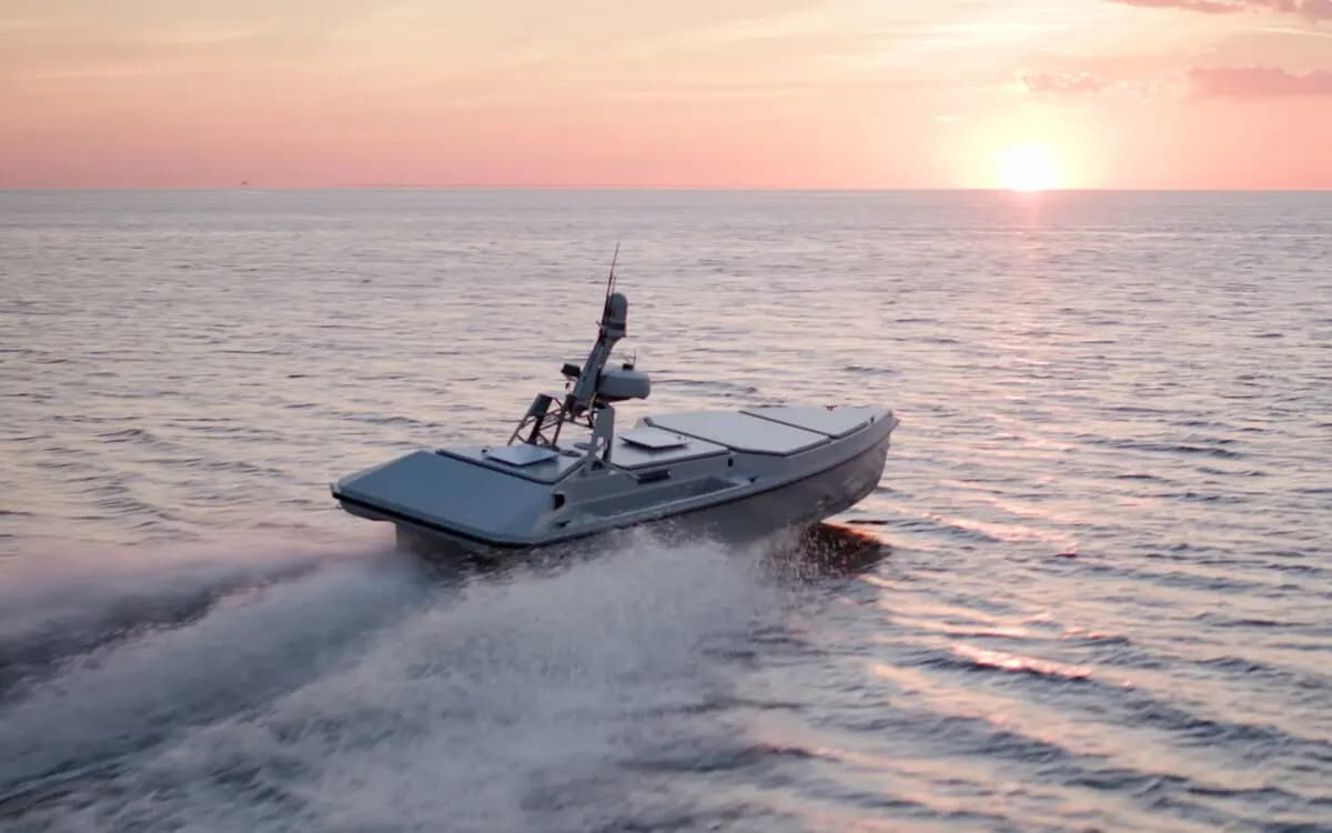 Blue Ops realiza una demostración de una de sus embarcaciones no tripuladas, conocidas como "Unmanned Surface Vessels", en el lago Okechobee, Florida, en febrero de 2026. (Cortesía de Blue Ops, una división de Red Cat Holdings).