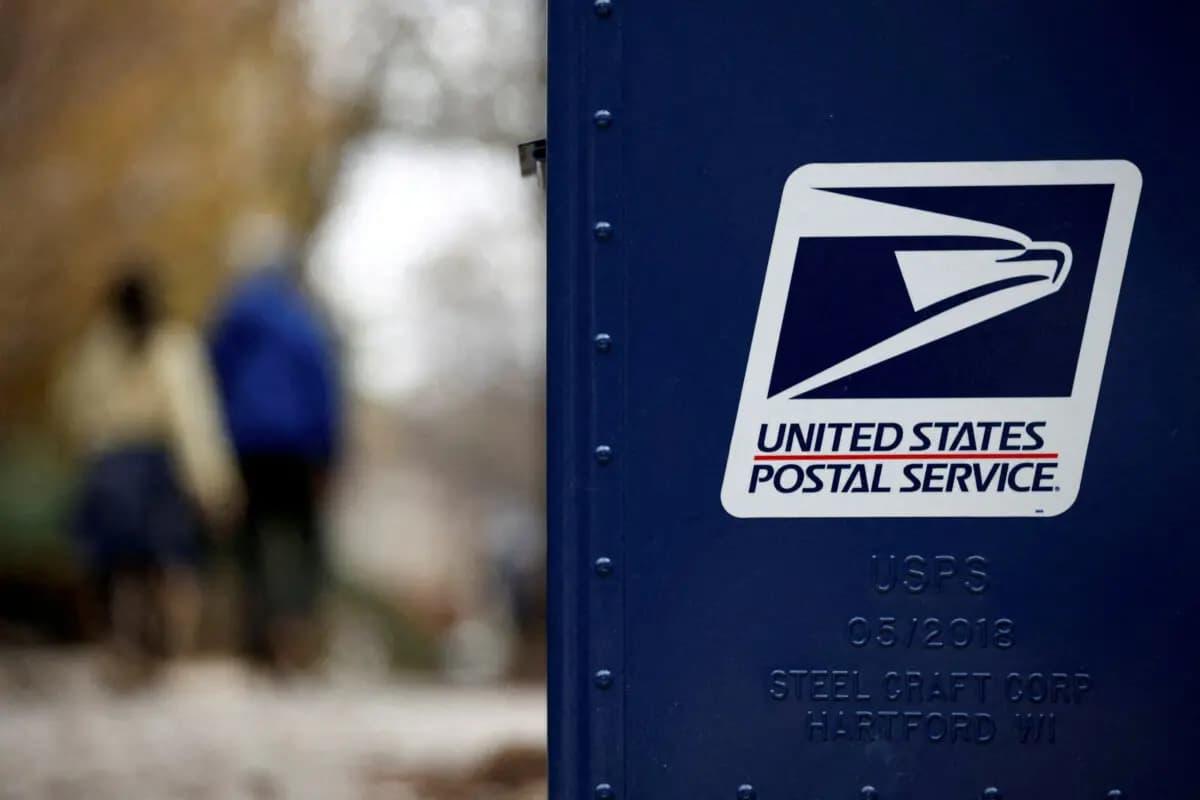 Un buzón del Servicio Postal de los Estados Unidos (USPS) en Washington, el 18 de diciembre de 2024. (Benoit Tessier/Reuters)