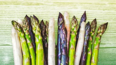 Lo que el color de sus espárragos le dice sobre su valor nutricional