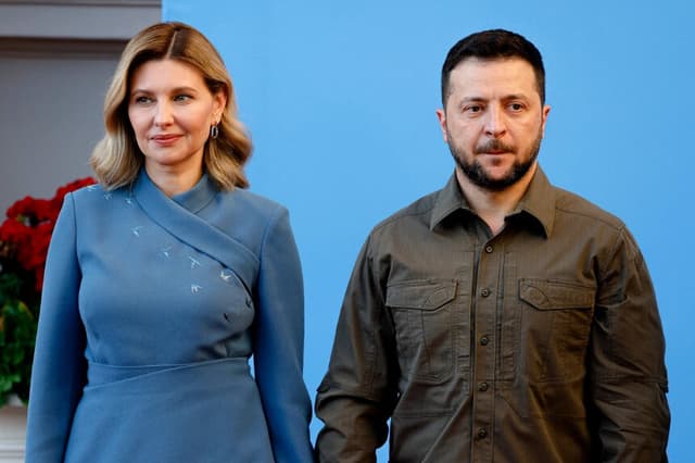 El presidente ucraniano Volodímir Zelenski (a la derecha) y su esposa, Olena Zelenska, en Vilna el 11 de julio de 2023. (Ludovic Marin/AFP vía Getty Images).