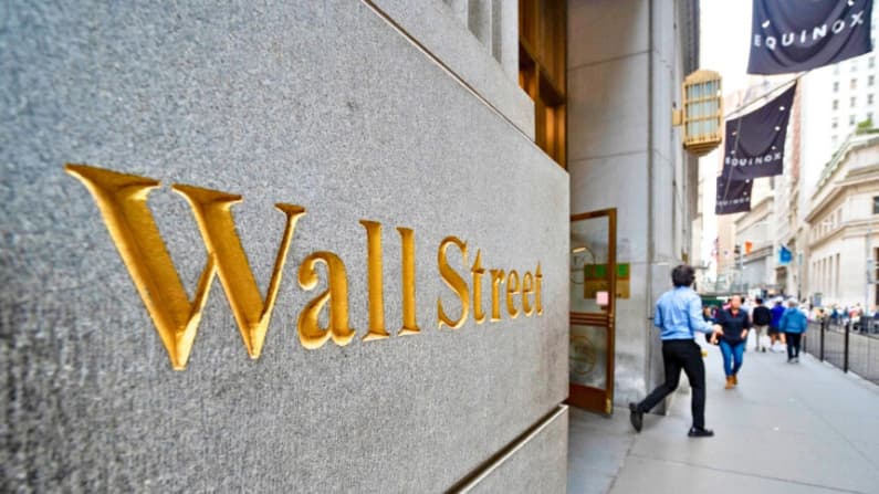 Dow Jones cae 600 puntos y entra en territorio de corrección en medio de la guerra con Irán