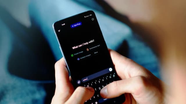 Estudio revela que la IA tiene 50% más probabilidades de respaldar malas decisiones