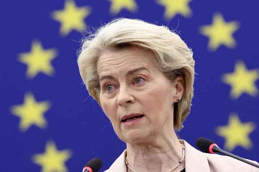 La presidenta de la Comisión Europea, Ursula von der Leyen, interviene durante una sesión plenaria en el Parlamento Europeo en Estrasburgo, Francia, el 1 de abril de 2025. (Frederick Florin/AFP vía Getty Images)