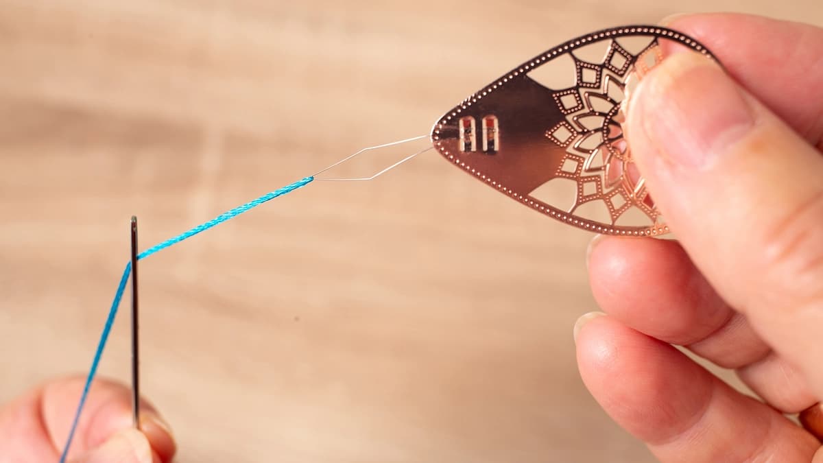 Un enhebrador de hilo. (Oksana Bali/Shutterstock).