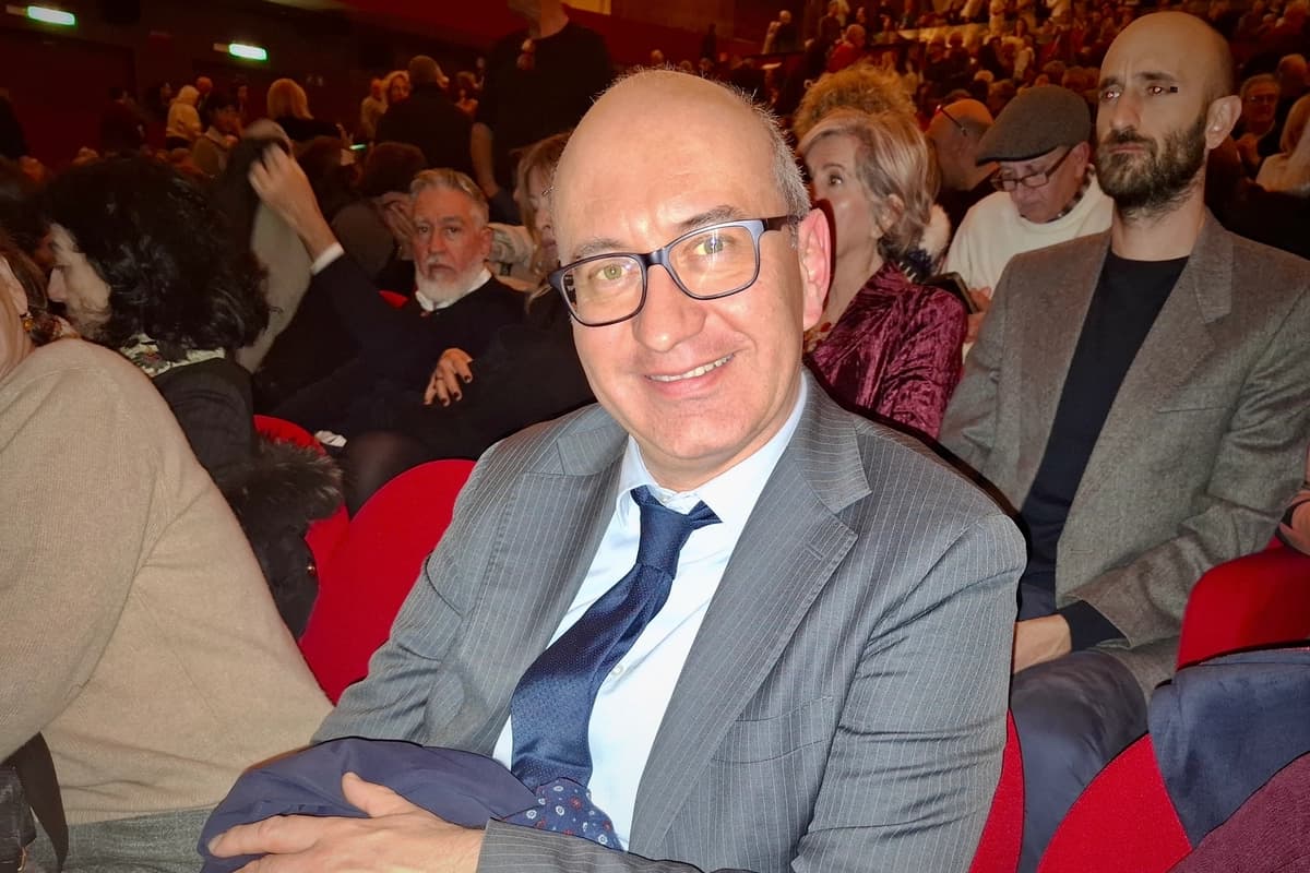 Luca Di Fazio, un alto abogado italiano y director legal del gobierno, asistió a Shen Yun en el Auditorio della Conciliazione en Roma el 19 de marzo de 2026. (Francesca Rotondi/La Gran Época)
