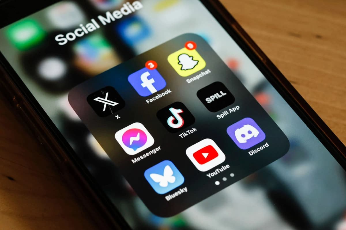En esta ilustración fotográfica, se ven aplicaciones de redes sociales en un teléfono en la ciudad de Nueva York el 13 de marzo de 2024. (Michael M. Santiago/Getty Images)