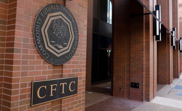 Cartel fuera de la Comisión de Comercio de Futuros de Materias Primas (CFTC) en Washington el 30 de agosto de 2020. (Andrew Kelly/Reuters)