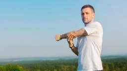 Cómo aliviar la rigidez: 5 ejercicios sencillos para una salud óptima de los hombros