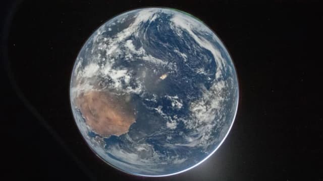 Astronautas de Artemis II rumbo a la Luna captan la brillante belleza de la Tierra 