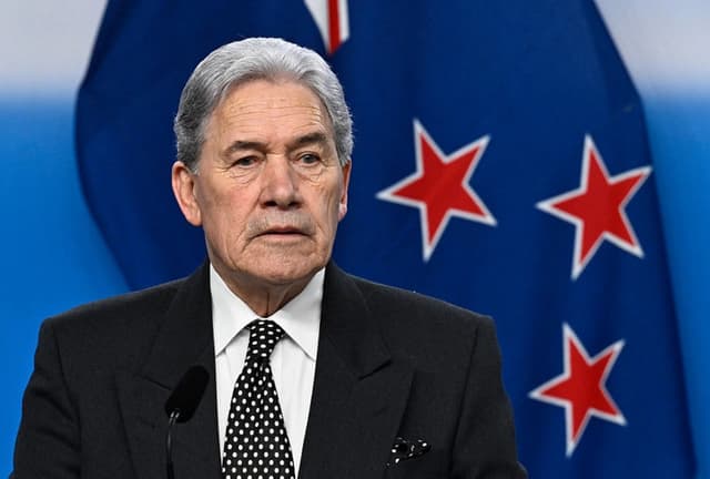 El ministro de Asuntos Exteriores de Nueva Zelanda, Winston Peters, asiste a una rueda de prensa durante una reunión del Consejo Nórdico en el marco de la cooperación informal en materia de política exterior y de seguridad (N5), el 29 de octubre de 2025 en Estocolmo, Suecia. (CLAUDIO BRESCIANI/Agencia de Noticias TT/AFP vía Getty Images)