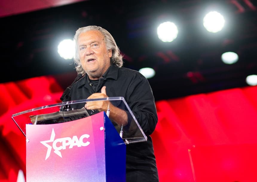 Steve Bannon, presentador del programa "The War Room", interviene durante la CPAC en el Gaylord Texan Resort and Conference Center el 27 de marzo de 2026 en Grapevine, Texas. (Brandon Bell/Getty Images)