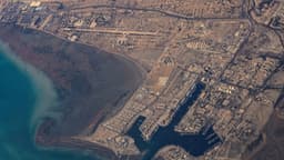 Autoridad iraní dice que algunos buques no podrán cruzar el Estrecho de Ormuz antes del plazo