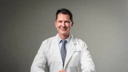 Investigador del cerebro ofrece consejos para mantener una conexión saludable entre mente y cuerpo